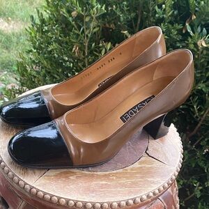 🖤🤎Chic Casadei Black & Brown Leather Pumps Size US 8 B